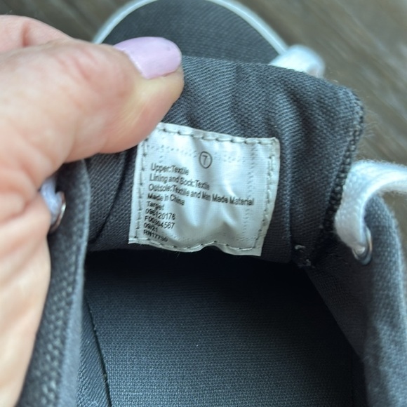 Universal Thread lace up Canvas/cotton Sneakers,grippy sole,pull tab,everyday - Picture 9 of 9